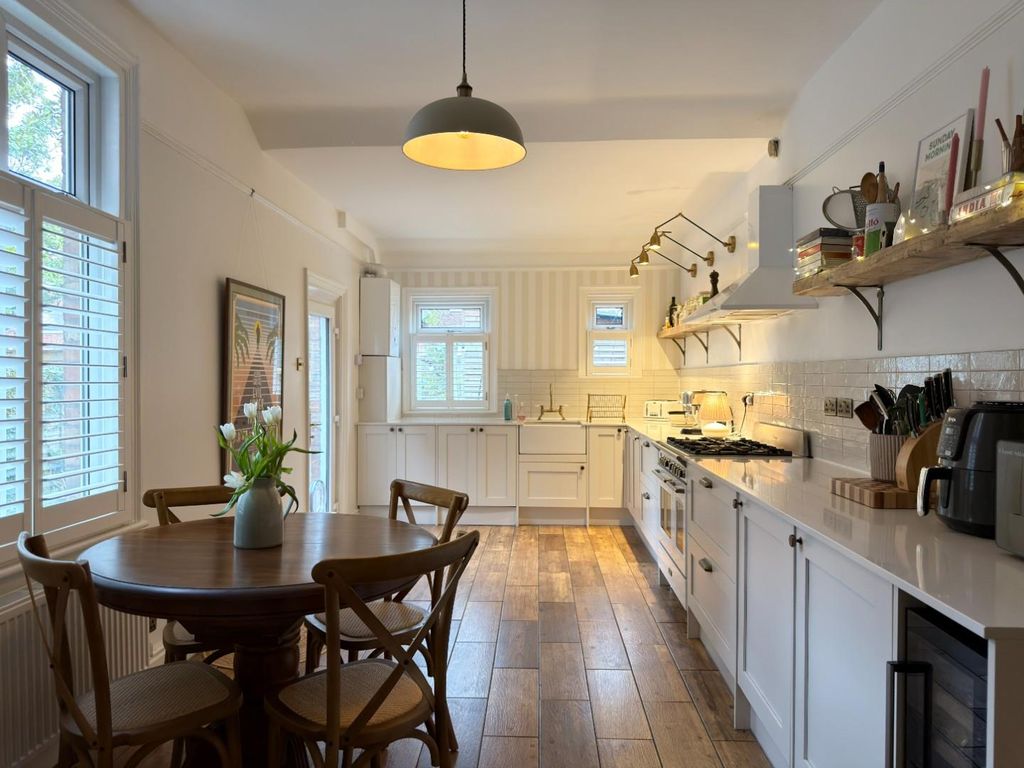 Property photo 3 of 38