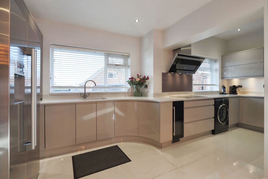 Property photo 2 of 25 Kitchen