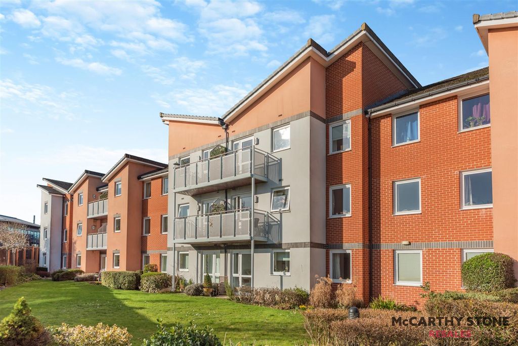Property photo 1 of 13 8584632-Exterior06.Jpg
