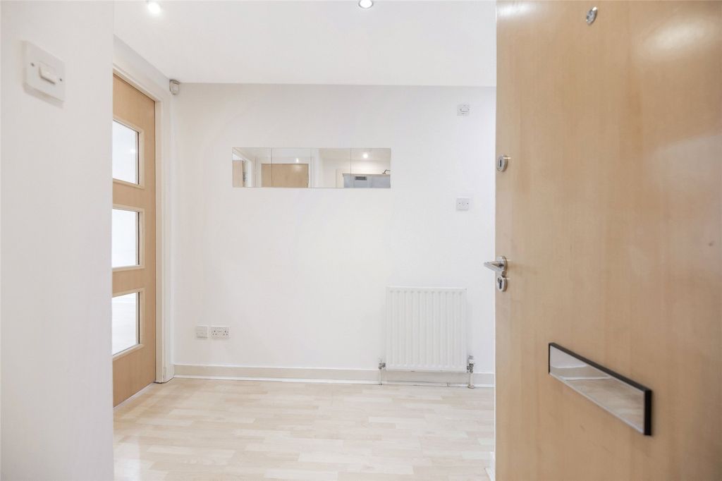 Property photo 2 of 19 Picture No. 02