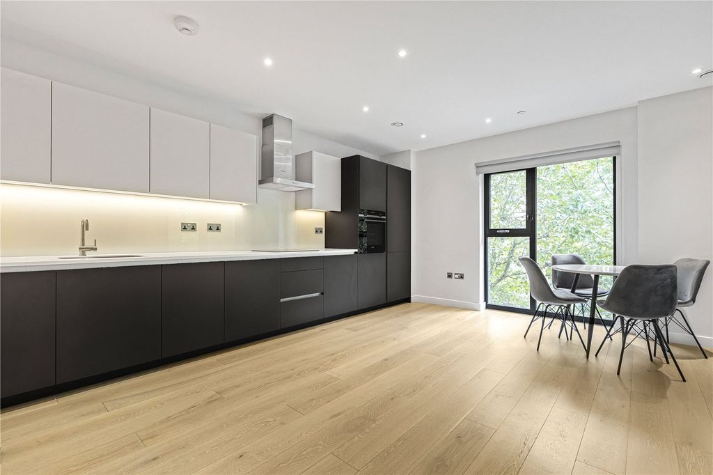 Property photo 1 of 19 Reception/Kitchen