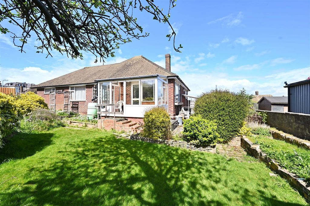 Property photo 1 of 16 6 Royston Gardens-Tn402Pd (14).Jpg