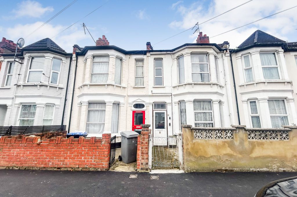 Property photo 1 of 2 37 Redfern Road, Harlesden, London Nw10 9La