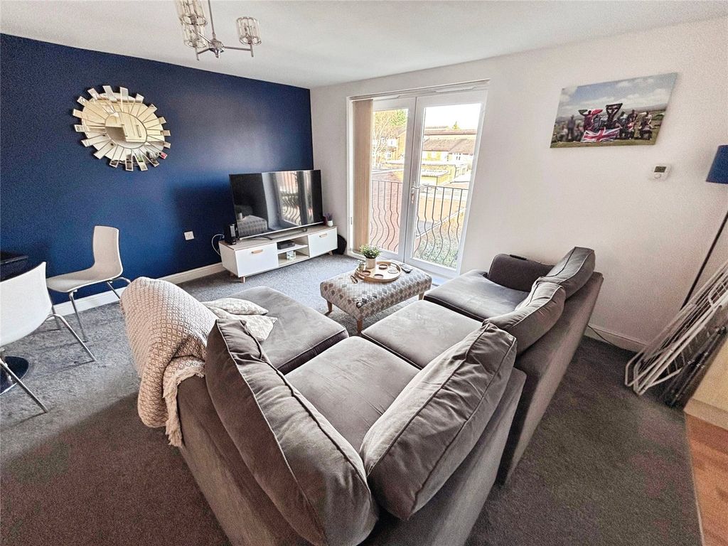 Property photo 3 of 10 Living Room