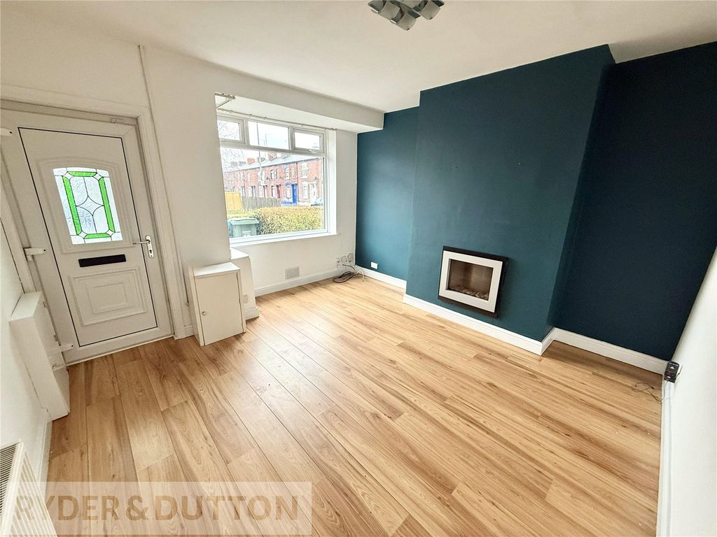 Property photo 2 of 22 Lounge