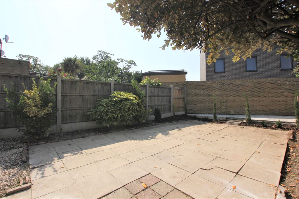 Property photo 3 of 15 Garden.Jpg