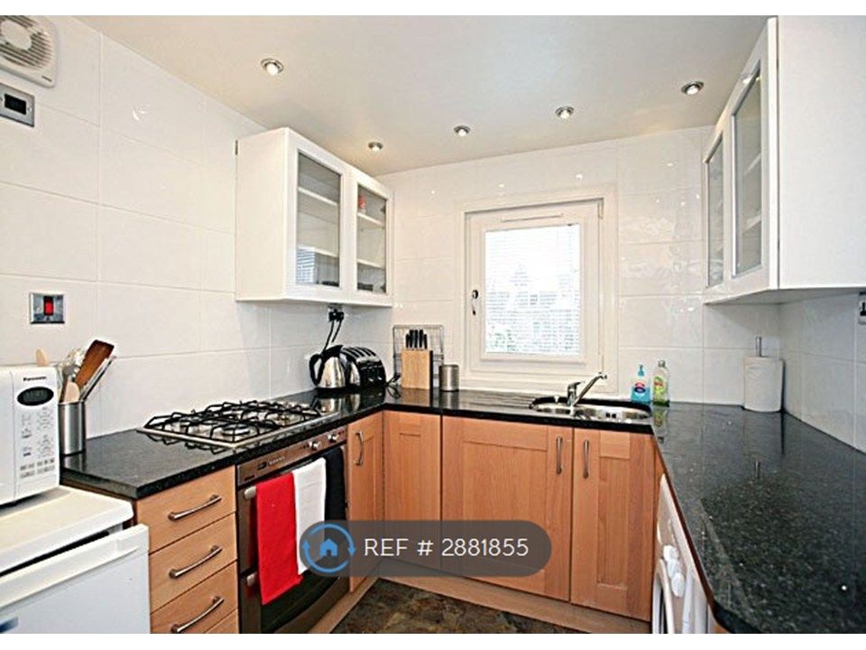 Property photo 3 of 10 Kitchen