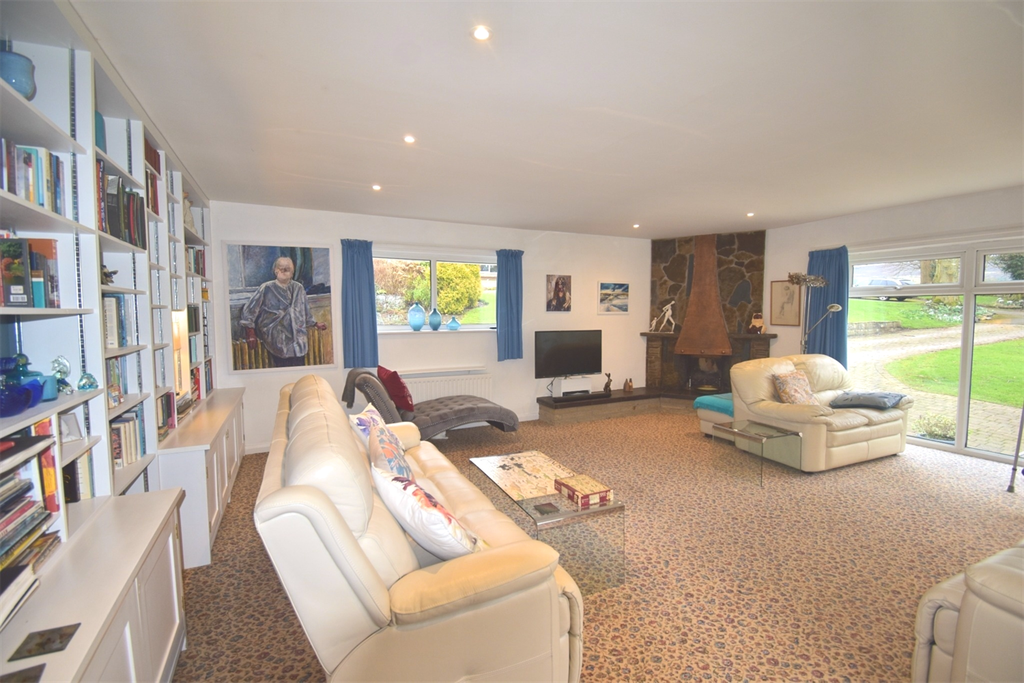 Property photo 3 of 18 Sitting Room