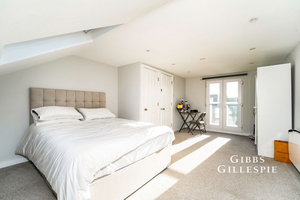 Property photo 3 of 10 Photo