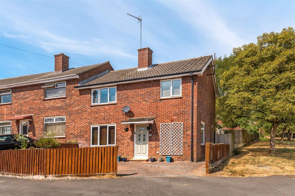 Property photo 1 of 14 24 Margaret Close, Banbury-1.Jpg