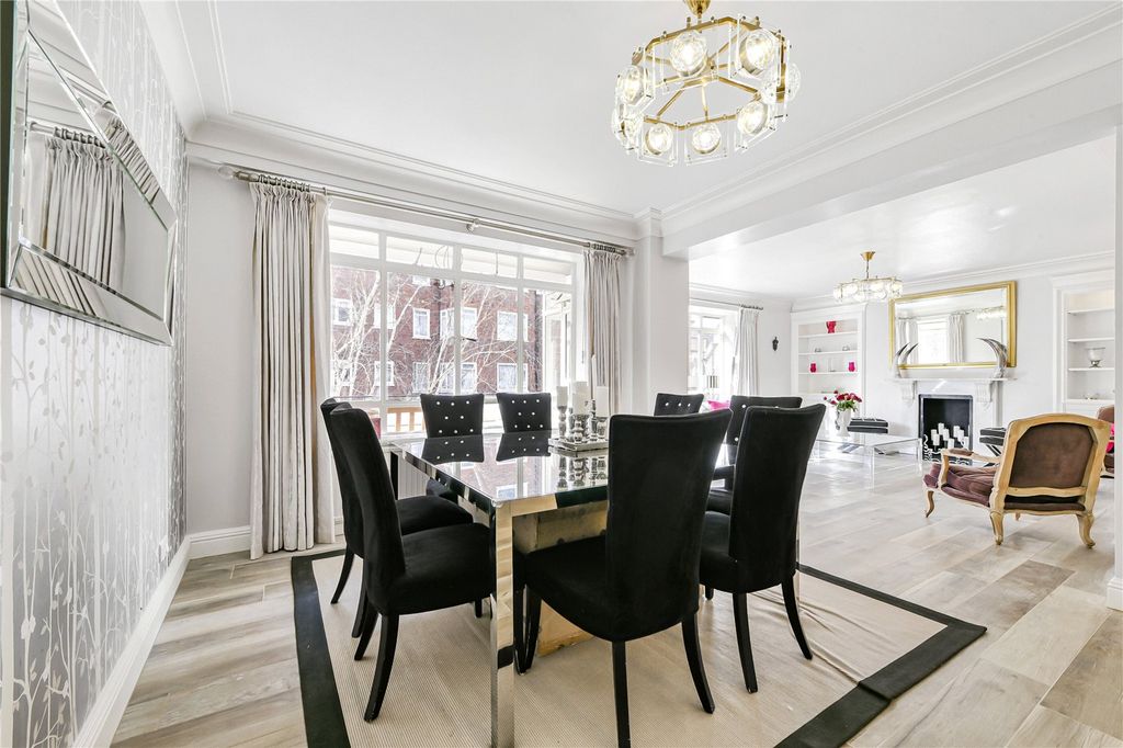 Property photo 2 of 9 Dining Room