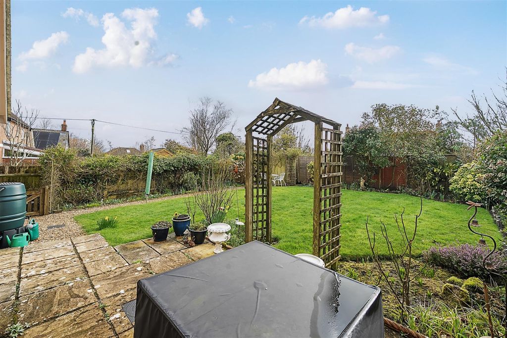 Property photo 3 of 18 Garden