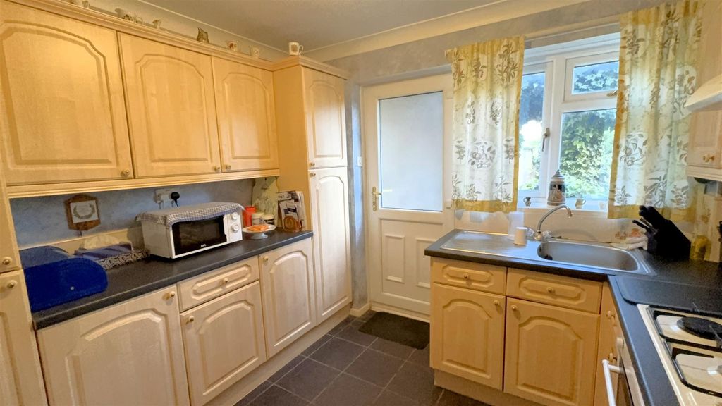 Property photo 3 of 15 Kitchen