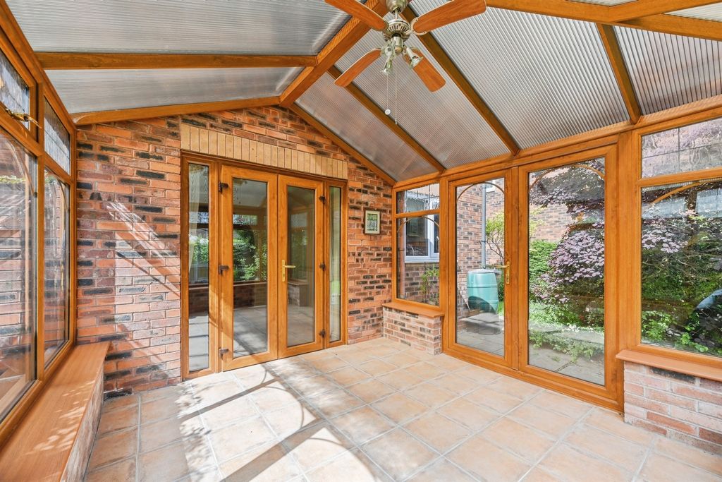 Property photo 2 of 17 Conservatory:
