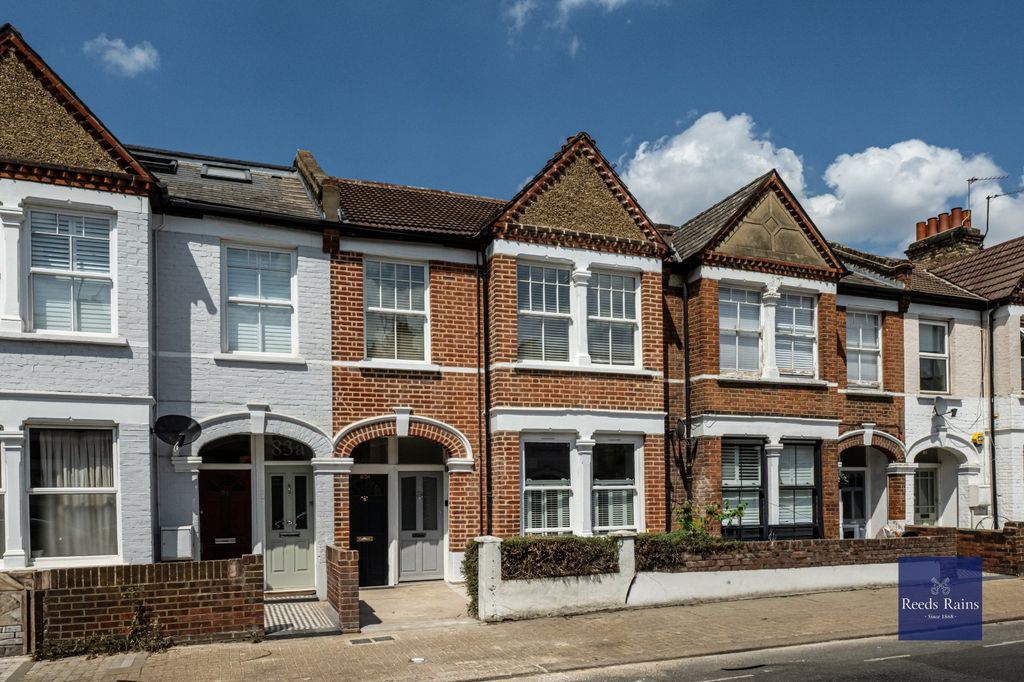 Property photo 3 of 12 Penwith Road