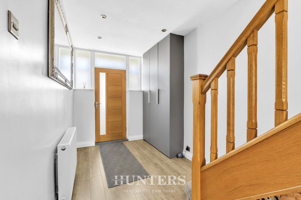 Property photo 2 of 21 Penrhyn Avenue (2).Jpg