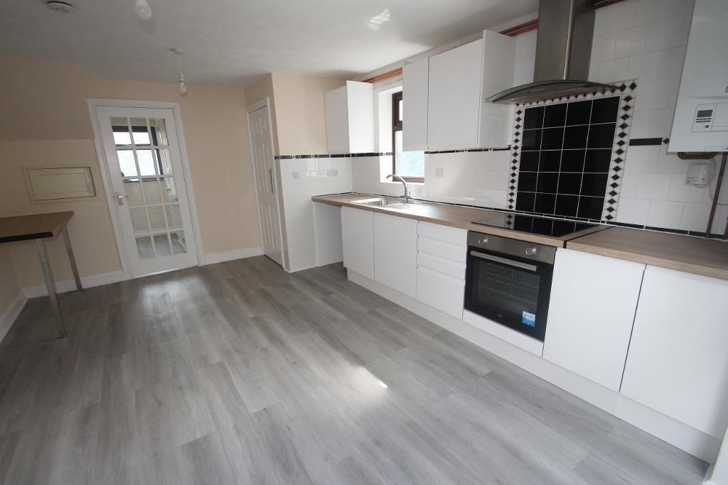 Property photo 3 of 9 Kitchen