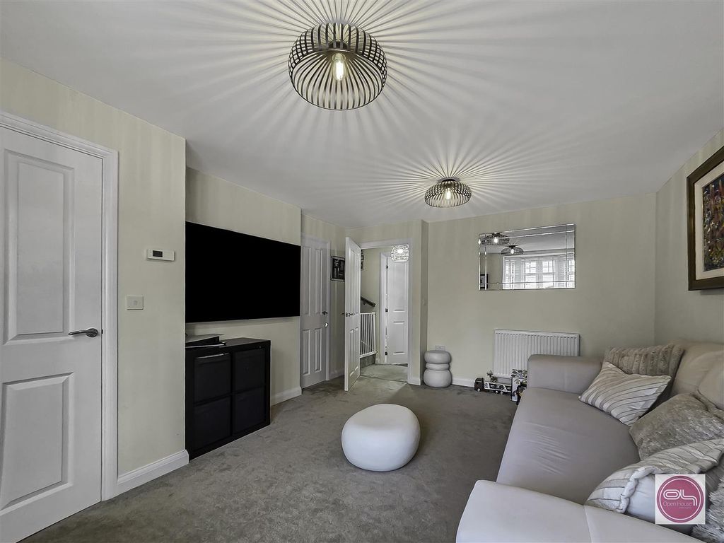 Property photo 2 of 24 Rowthorn Street, Drakelow (3).Jpg