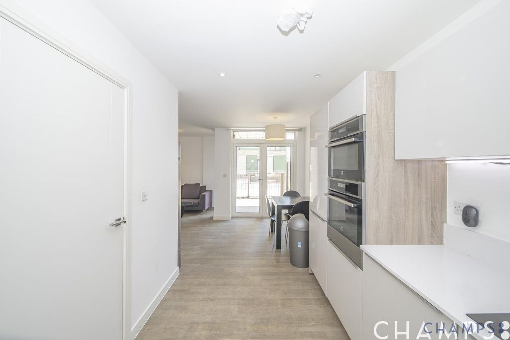 Property photo 3 of 17 Gallery