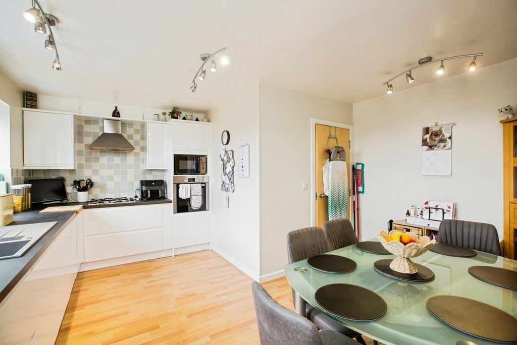 Property photo 3 of 17 Kitchen Diner