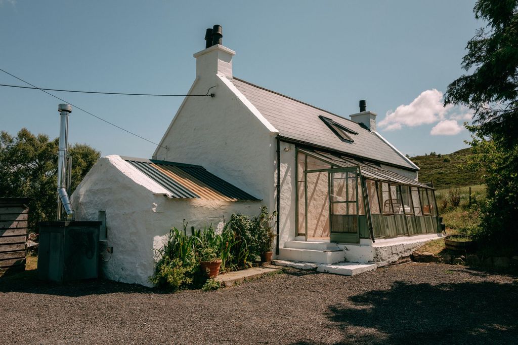 Property photo 1 of 52