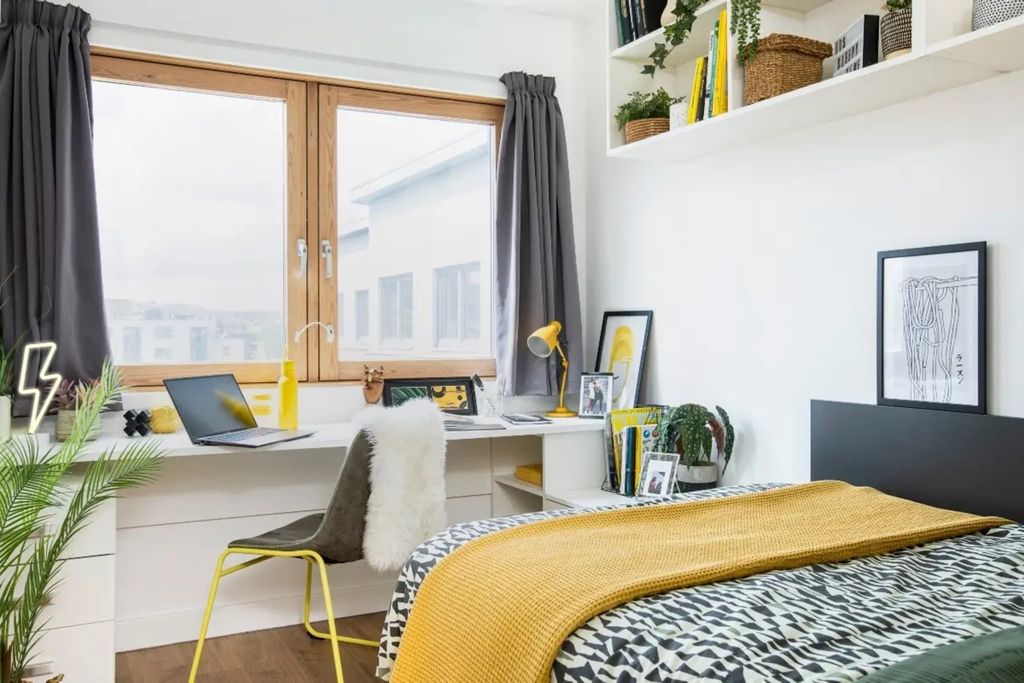 Property photo 3 of 8 Bedroom