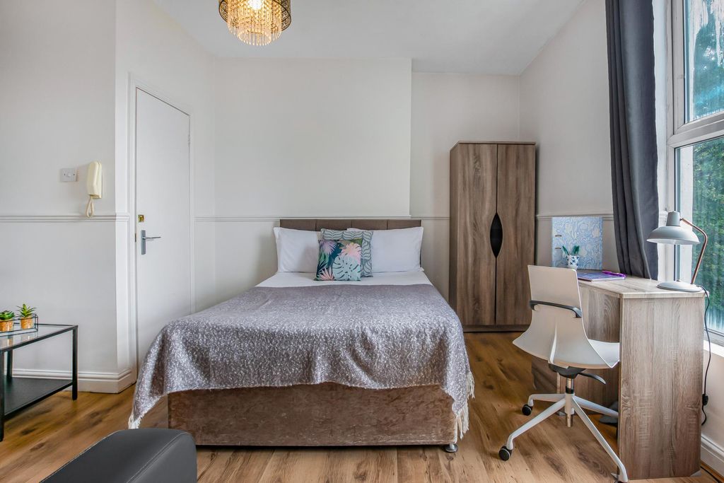 Property photo 3 of 11 Property Photo