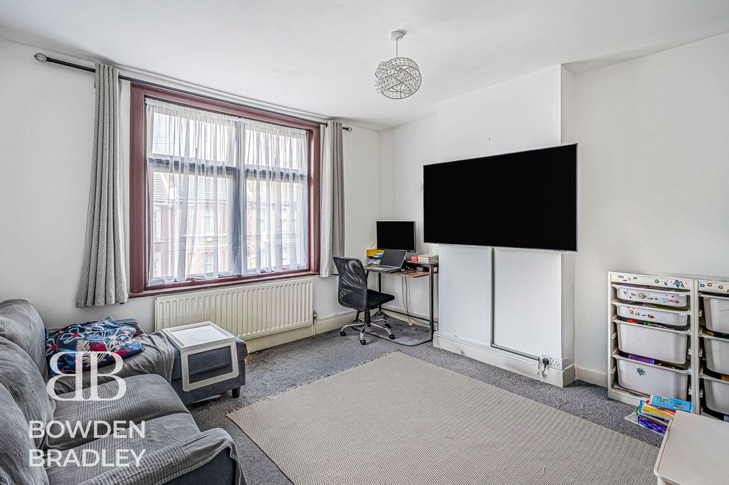 Property photo 2 of 16