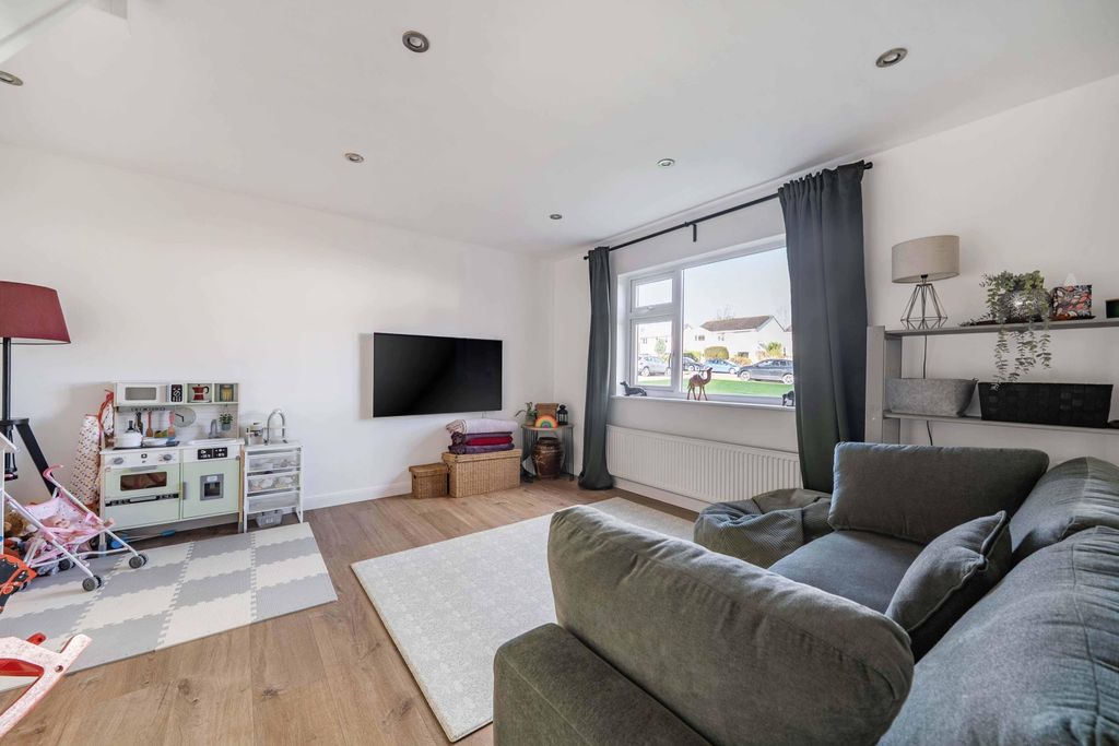 Property photo 3 of 19 1395480-8-695Bceb121726