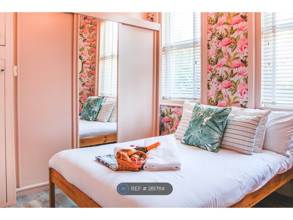 Property photo 3 of 6 Bedroom