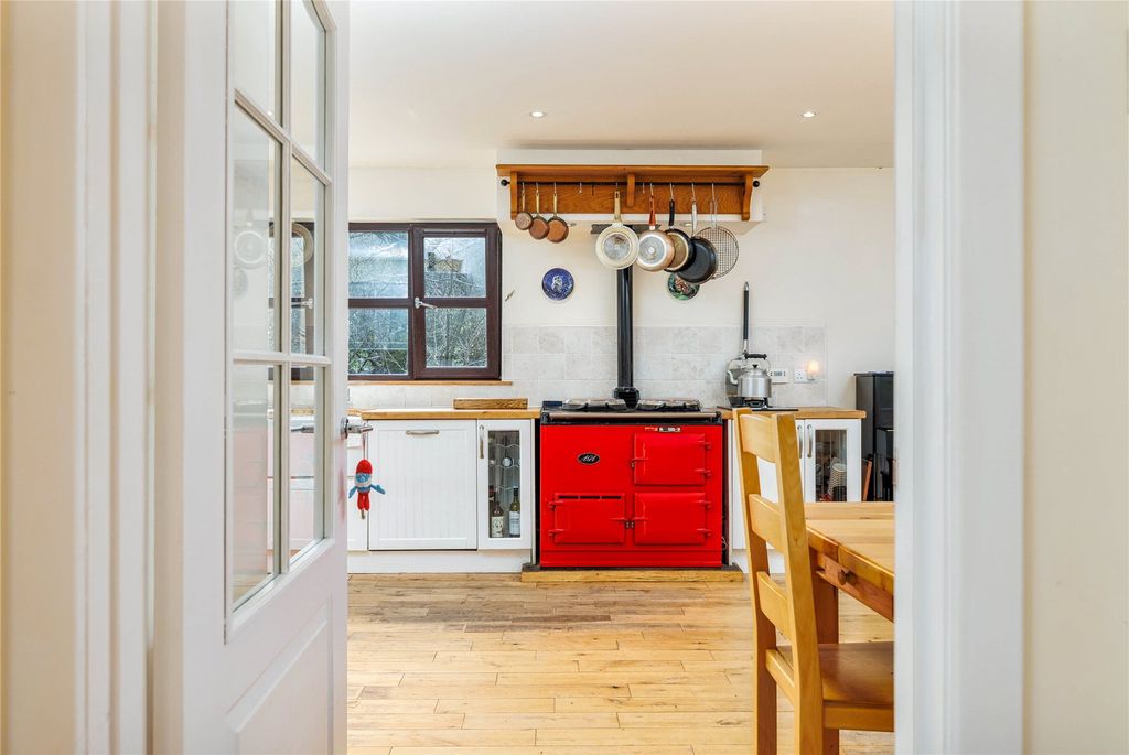 Property photo 3 of 24 Picture No. 12