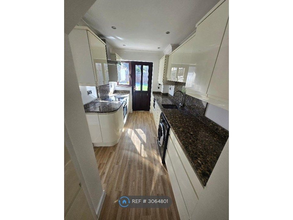 Property photo 3 of 22 Kitchen