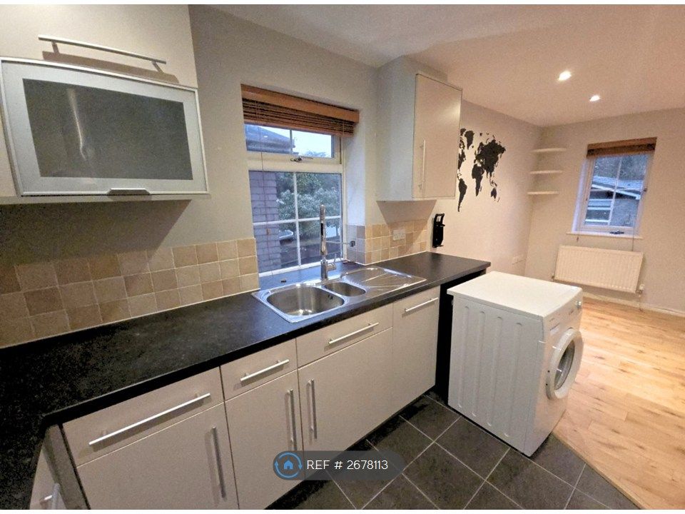 Property photo 3 of 14 Kitchen