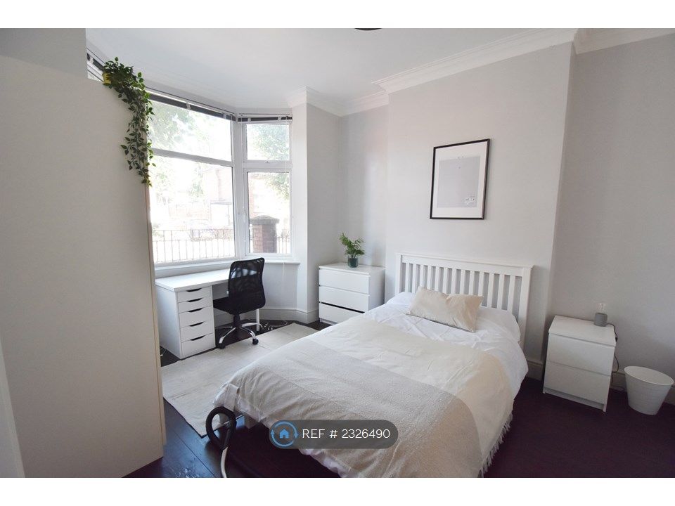 Property photo 1 of 20 Bedroom 1 - Available