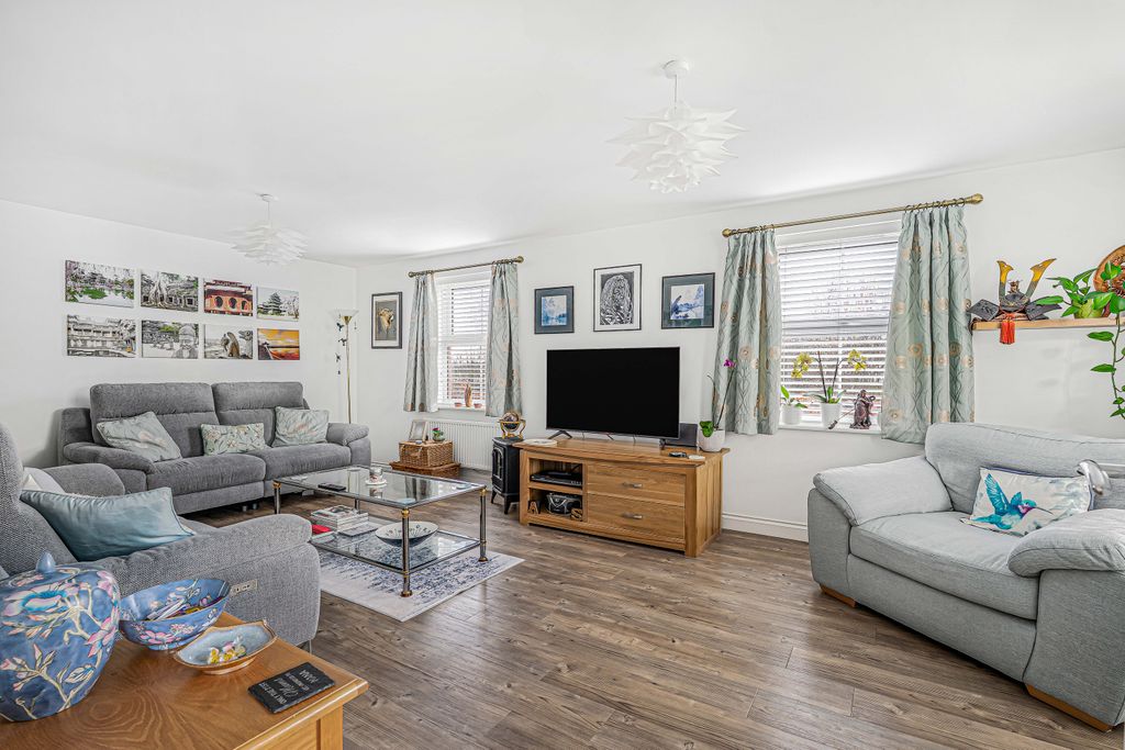 Property photo 3 of 28