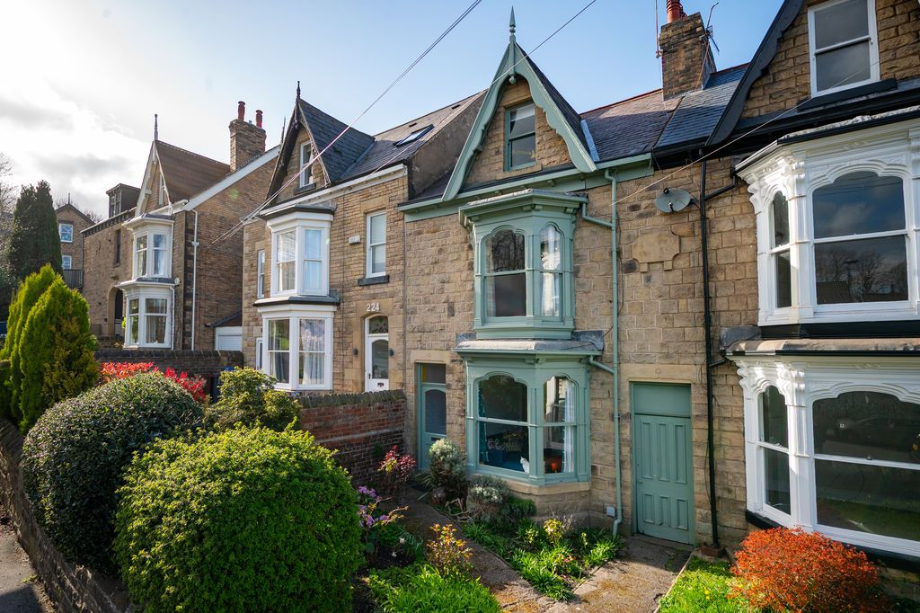 Property photo 1 of 33 Front External