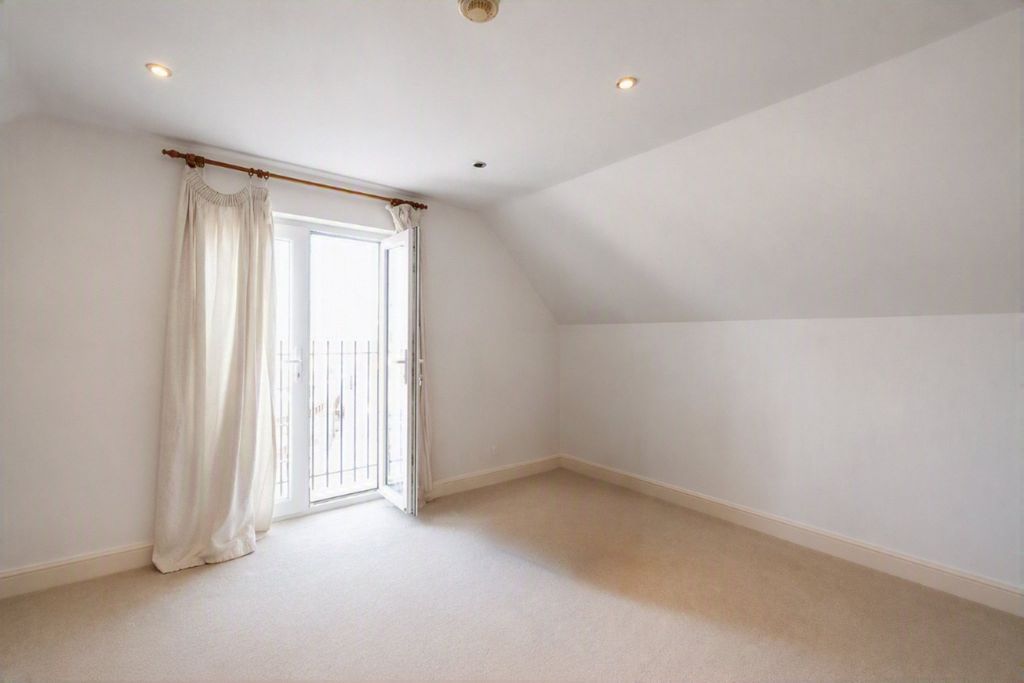 Property photo 2 of 8 Picture No. 37