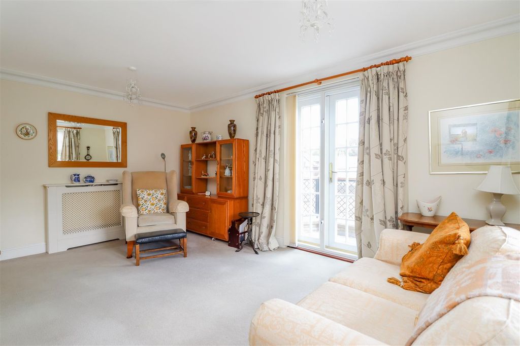 Additional image 4 of 2 bed flat for salePotters Place, Horsham RH12
