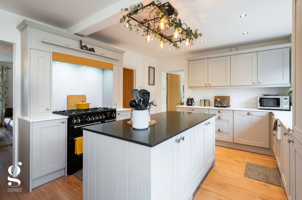 Property photo 3 of 33