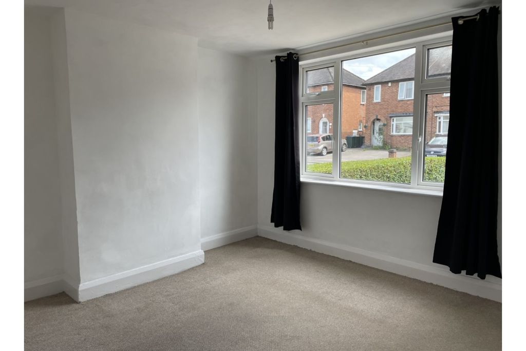 Property photo 2 of 10 Living / Dining Room