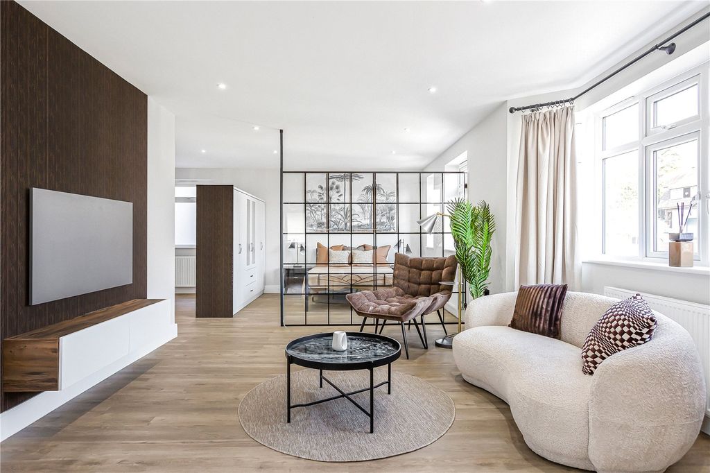 Property photo 2 of 12 Picture No. 23