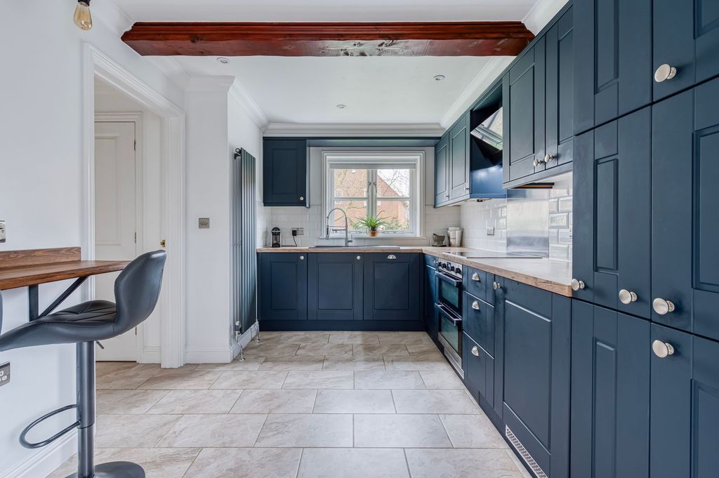 Property photo 2 of 22