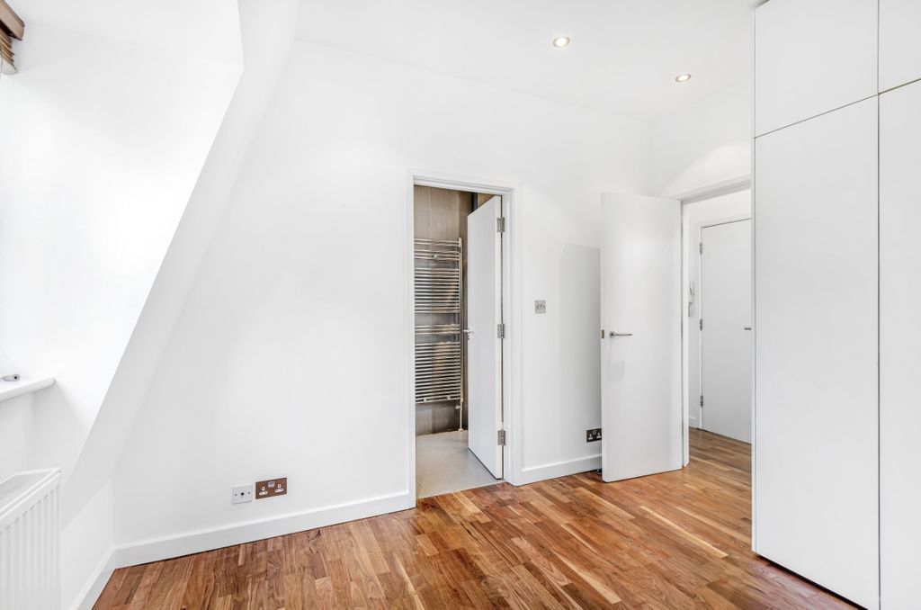 Property photo 3 of 13 780770 (8)