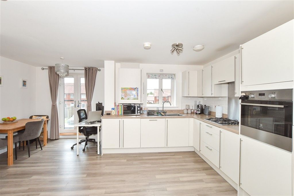 Property photo 3 of 10 Kitchen/ Lounge/ Diner