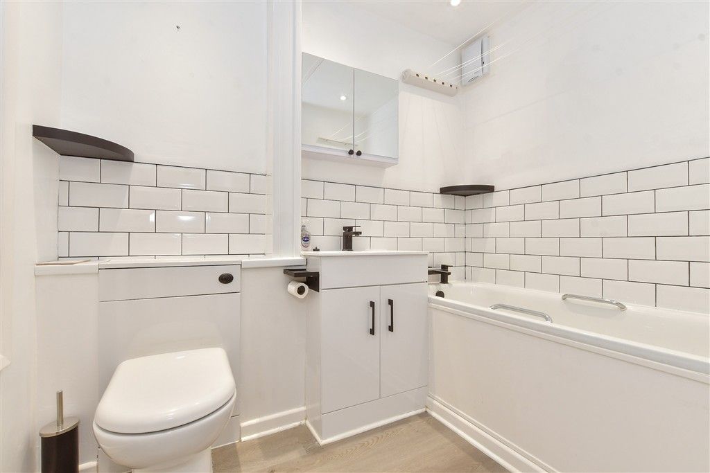 Property photo 3 of 10 Bathroom