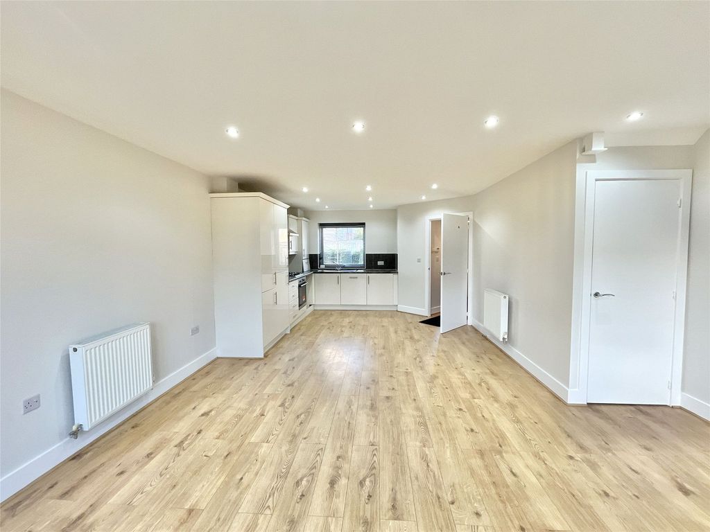 Property photo 3 of 15 Lounge/Kitchen