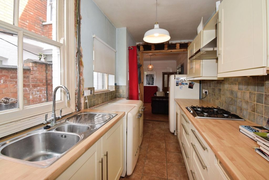 Property photo 3 of 17 Kitchen