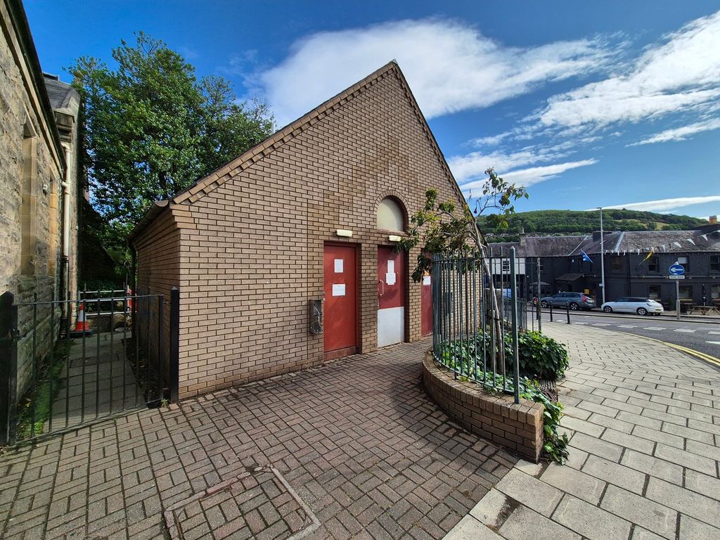 Property photo 2 of 12
