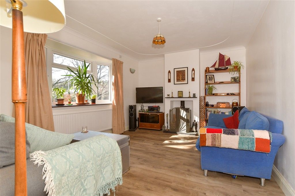 Property photo 1 of 10 Lounge