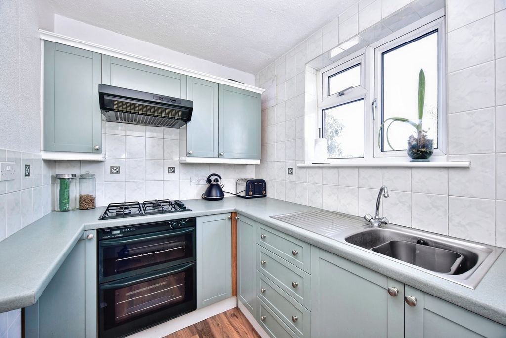 Property photo 2 of 14 Kitchen